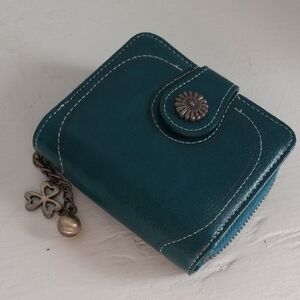 Compact Green and Blue Wallet with Textured Leather